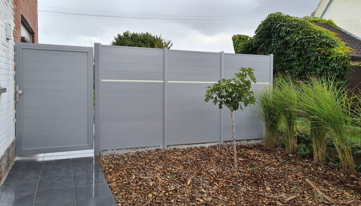 tuinafsluiting composiet Ontdek ons assortiment stijlvolle tuinafsluitingen, schuttingen en hekwerken in diverse materialen zoals hout, composiet en metaal, perfect voor elke tuin. Duurzaam, onderhoudsvriendelijk en op maat gemaakt.