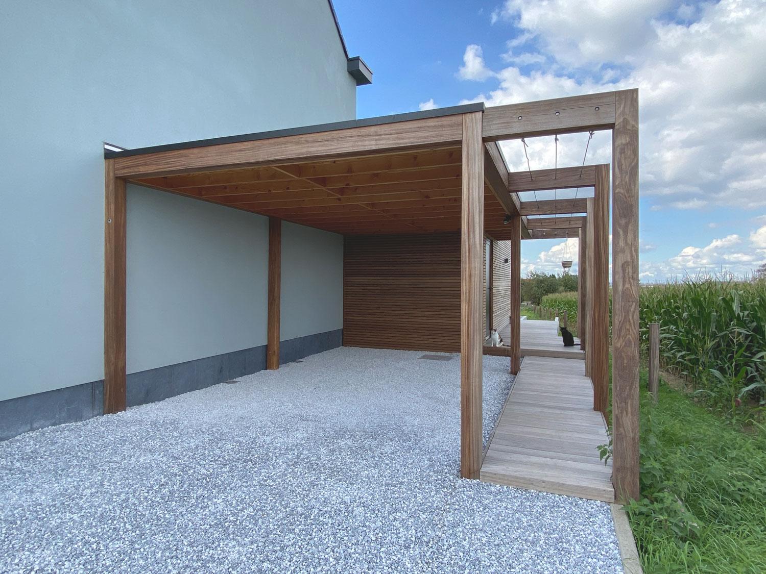 carport modern hout Bescherm uw auto met een stijlvolle en duurzame carport op maat. Ontdek onze carports in hout of aluminium, ontworpen voor optimale bescherming tegen weersinvloeden. Perfect voor elke oprit en tuin, en aan te passen aan uw stijl. Maatwerk !
