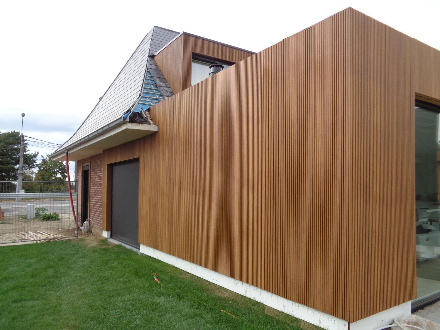 gevelbekleding Verfraai en bescherm uw woning met duurzame gevelbekleding. Ontdek onze gevelbekleding in hout, thermo ayous of composiet voor een mooie uitstraling. Op maat gemaakt voor elke woning, met minimale onderhoud en maximale duurzaamheid.