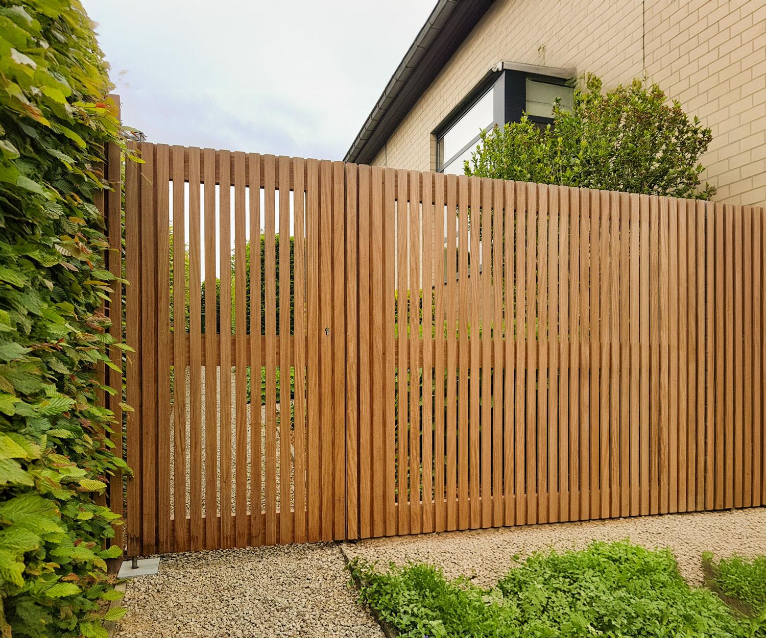houten tuinafsluiting modern Ontdek ons assortiment stijlvolle tuinafsluitingen, schuttingen en hekwerken in diverse materialen zoals hout, composiet en metaal, perfect voor elke tuin. Duurzaam, onderhoudsvriendelijk en op maat gemaakt.