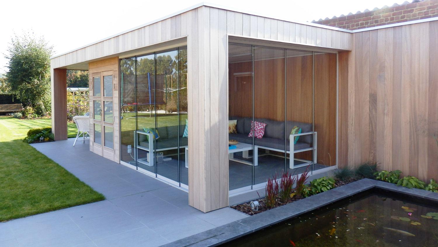 Modern bijgebouw Ontdek prachtige bijgebouwen op maat. Hoogwaardige materialen en vakmanschap voor een duurzame, natuurlijke uitstraling in elke tuin. Creëer jouw perfecte buitenruimte met een stijlvol bijgebouw.
