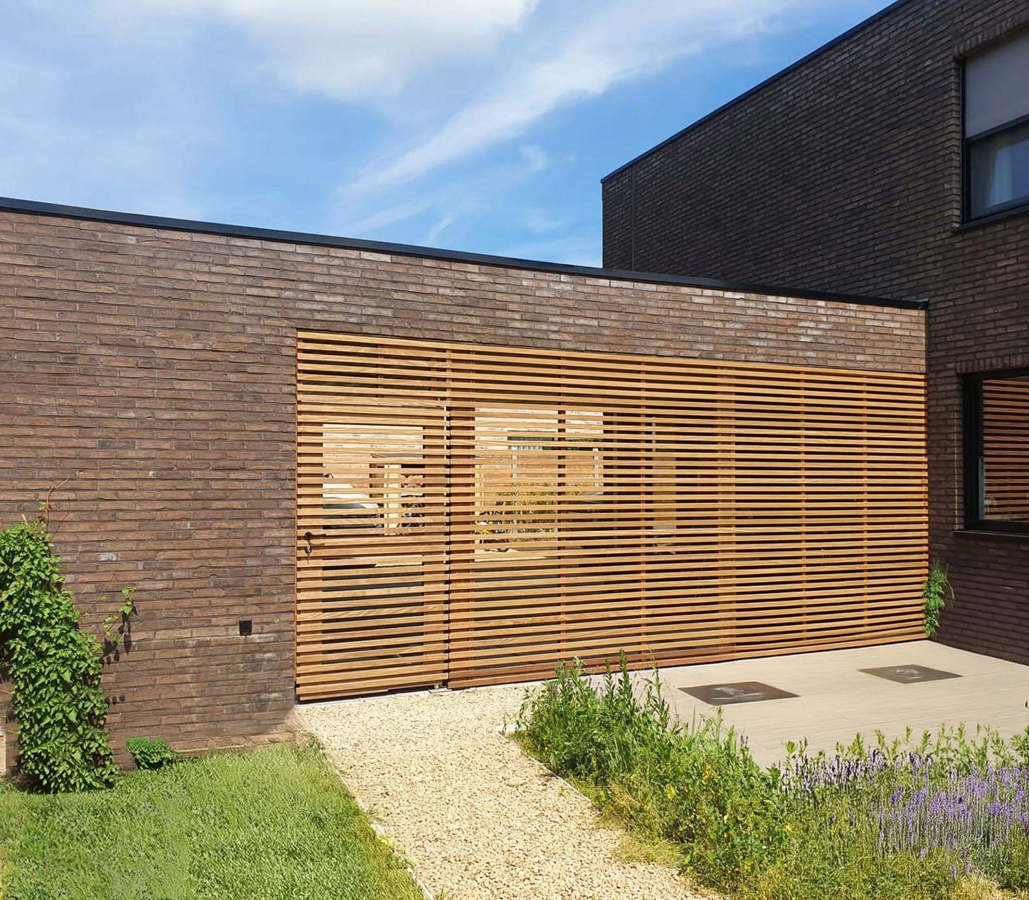 tuinafsluiting modern maatwerk Ontdek ons assortiment stijlvolle tuinafsluitingen, schuttingen en hekwerken in diverse materialen zoals hout, composiet en metaal, perfect voor elke tuin. Duurzaam, onderhoudsvriendelijk en op maat gemaakt.