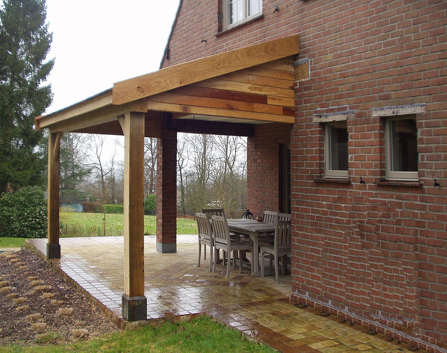 terrasoverkapping eik Geniet optimaal van uw buitenruimte met een stijlvolle terrasoverkapping. Bescherming tegen weer en wind in diverse materialen zoals aluminium, hout zoals eik, kan gesloten worden met glazen schuifwanden.
