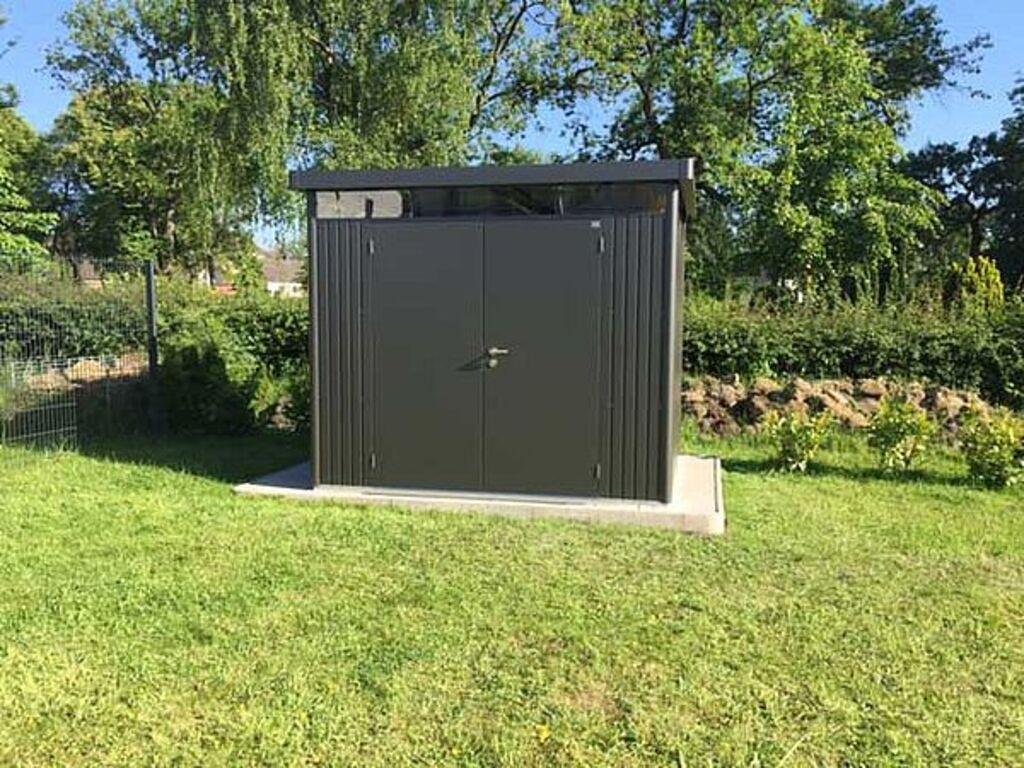 Biohort tuinberging Biohort metalen tuinberging. Metaal in verschillende kleuren. Grijs en zilver. Veh Ronse