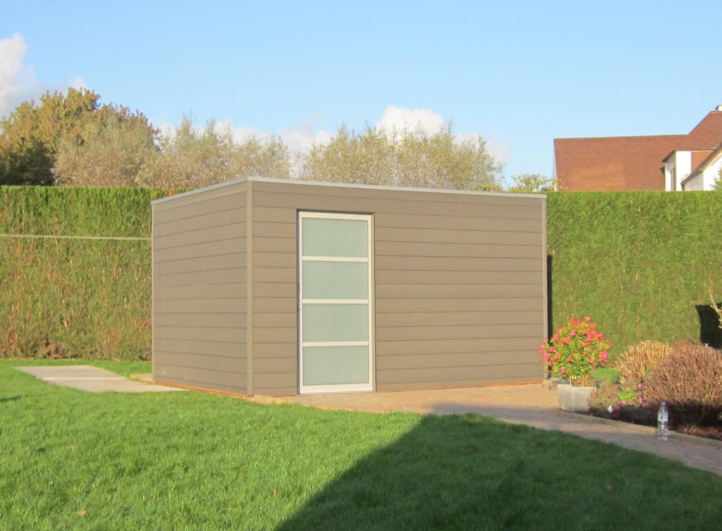 Tuinhuis WPC composiet Modern tuinhuis in composiet met schuifdeur in glas. Veh Ronse