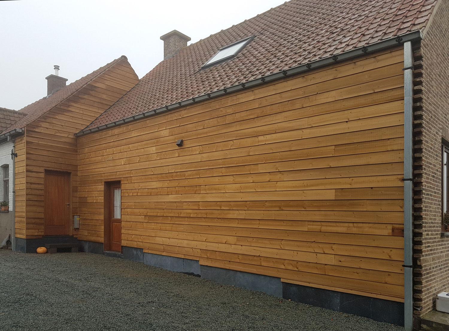 gevelbekleding hout Verfraai en bescherm uw woning met duurzame gevelbekleding. Ontdek onze gevelbekleding in hout of composiet voor een mooie uitstraling. Op maat gemaakt voor elke woning, met minimale onderhoud en maximale duurzaamheid.