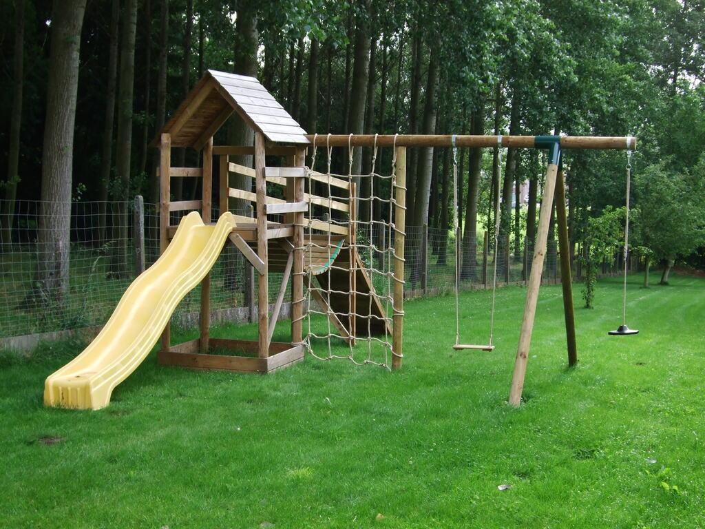 speeltuig speeltoren speeltuig op maat. Klimnet, toren en glijbaan. Loopbrug. Veh Ronse