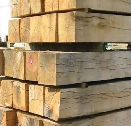Eiken balken Eiken balken, geschuurd of ruwe balken. Eiken planken, verschillende afmetingen voor constructies of tafels